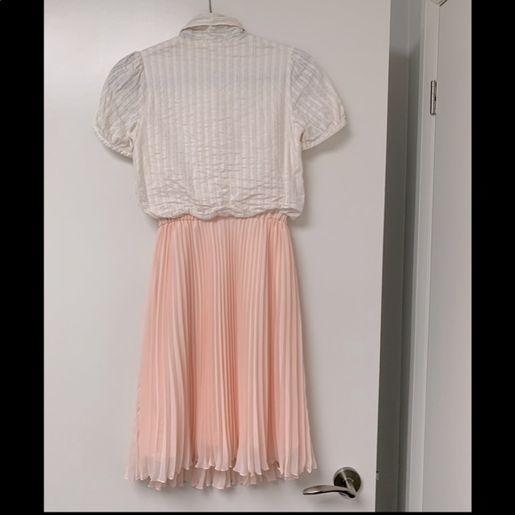 3/$30 Japanese🇯🇵little New York bow pleated dress - Picture 2 of 6